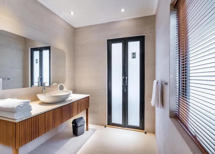 Oasis Residences - Two Modern 3-br With Private Pools & Fast Wifi سانور