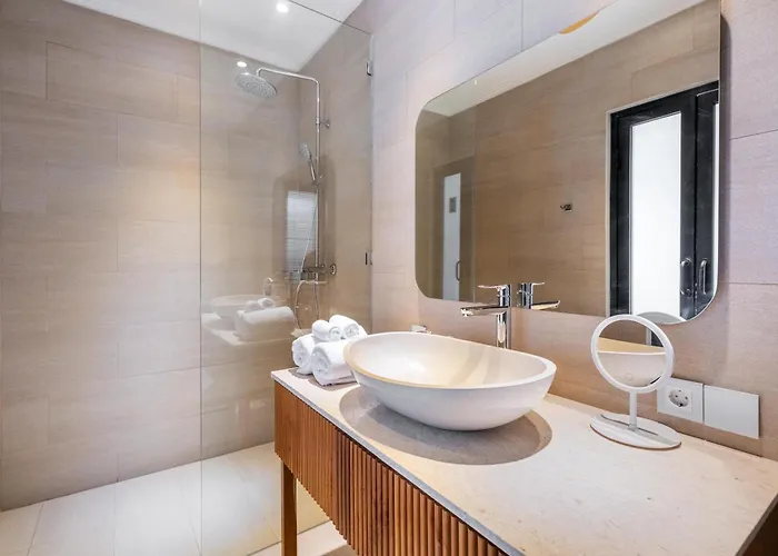 Oasis Residences - Two Modern 3-br With Private Pools & Fast Wifi