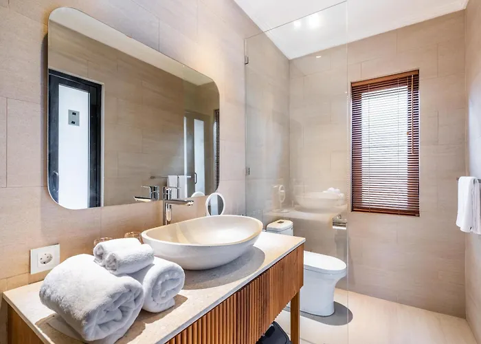 Oasis Residences - Two Modern 3-br With Private Pools & Fast Wifi سانور
